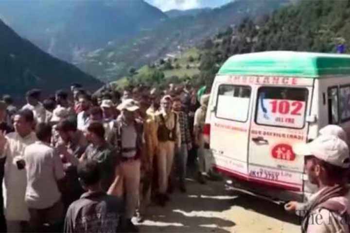 16 killed in Kashmir bus accident