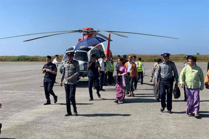 Myanmar State Counsellor visits Rakhine town despite explosions