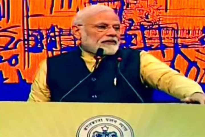 Modi started addressing Bangla at Netaji Stadium in Kolkata