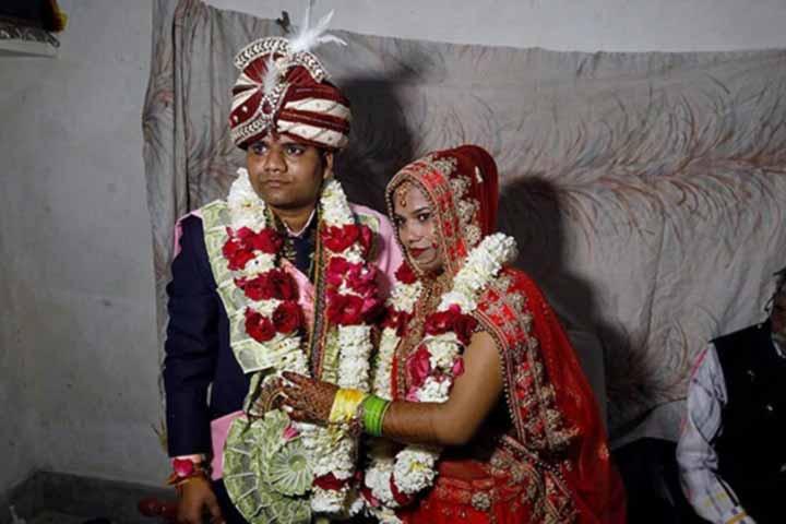 a hindu bride weds in muslim neighbourhood amid delhi violence