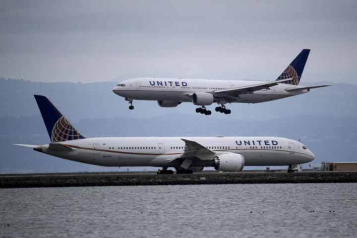 Passenger reaction to sneezing person causes plane to divert to Denver