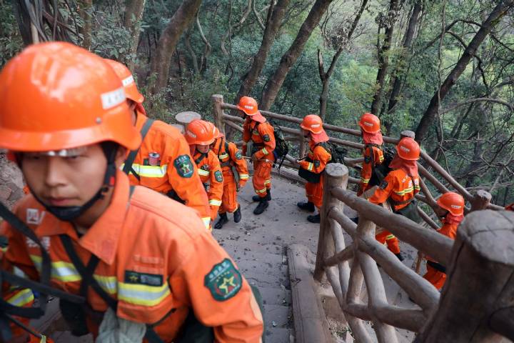 19 including 18 Firefighters Killed in China Forest Fire