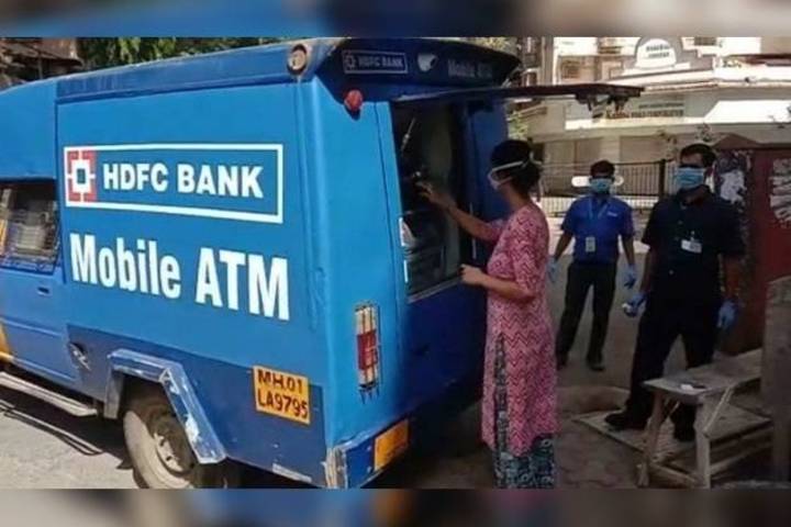 hdfc bank provides mobile atm service to customers in kolkata