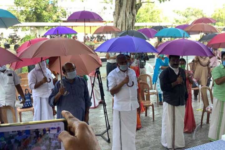 odisha people using umbrella to maintain social distancing