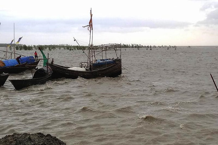 Tourist launch sinks in Pashur river
