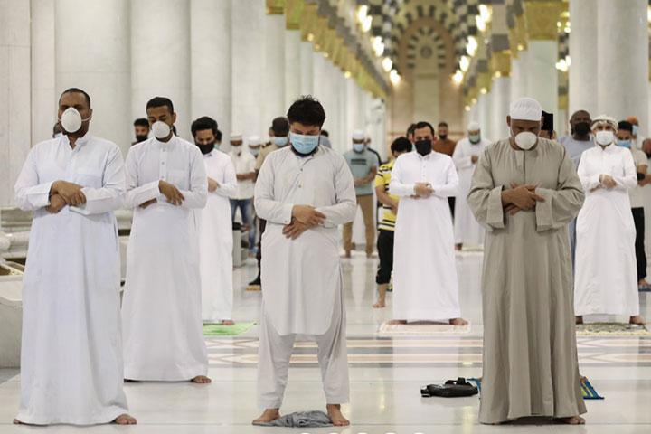 Mosques opened in Saudi Arabia, fined for not wearing a mask
