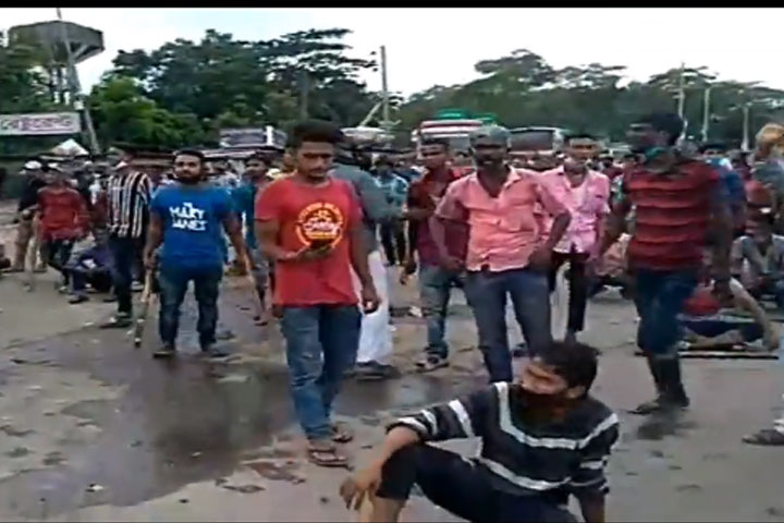 50 injured in two-way clash of bus workers in Sylhet