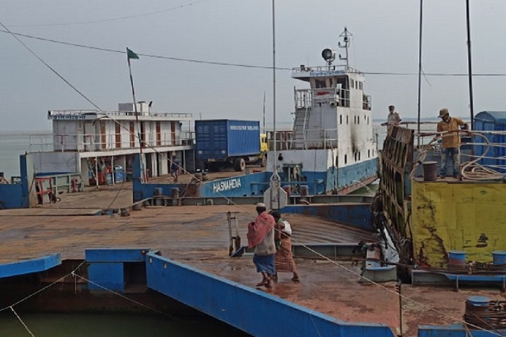 Launches and ferries waiting for passengers and vehicles at Daulatdia