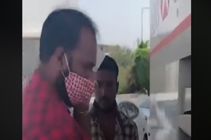 Saudi man attack Bangladeshi worker for using shimagh as mask