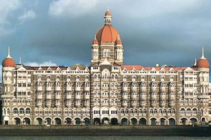 mumbais taj hotels get threat calls