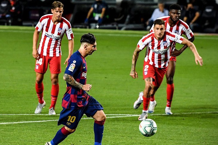 ionel Messi reaches 700-goal