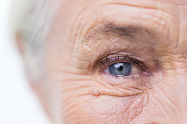 red light could boost aging eyesight says study