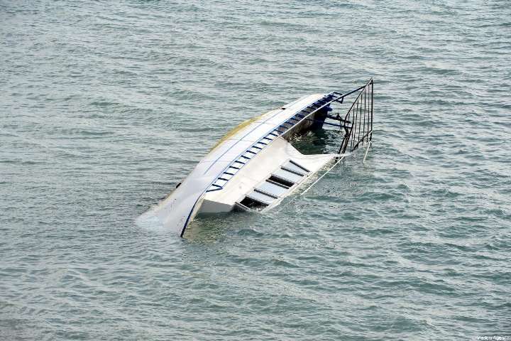 6 killed as migrant boat sinks off Turkey coast