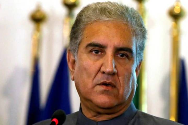 Pakistan's foreign minister attacked in Corona