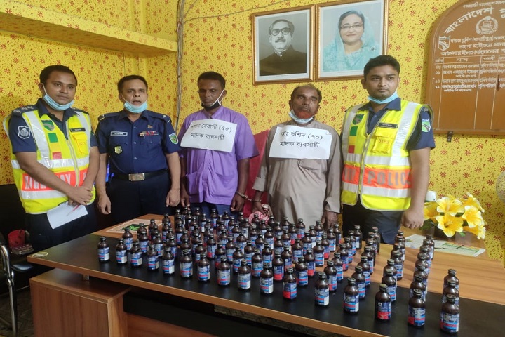 Two drug smugglers including Phensidyl arrested on Dhaka-bound bus