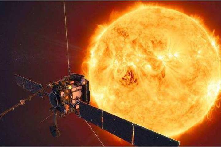 solar orbiter returns first data snaps closest pictures of the sun