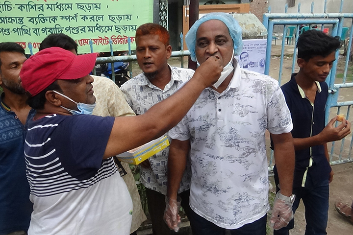 Faridpur city Awami League president distributed sweets on arrest