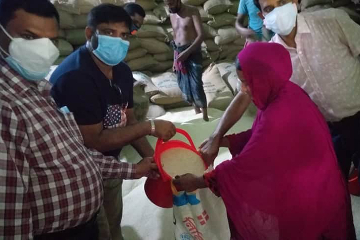 Distribution of 10 kg rice in Pabna on the occasion of Eid-ul-Azha