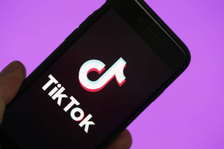 Trump gives six weeks to Tiktok to sell its app