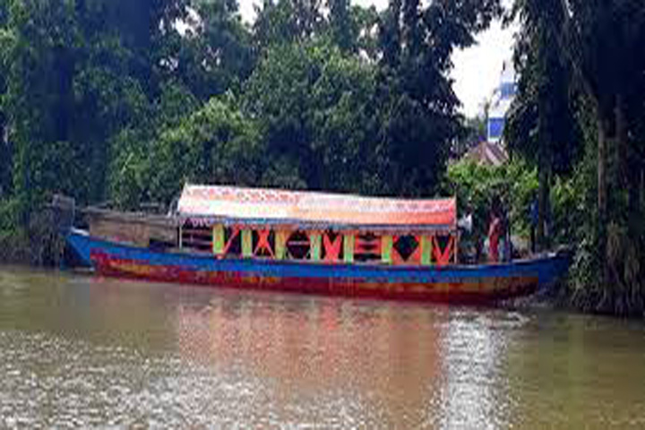Gurudaspur police have arrested 15 people, including two dancers, while they were having fun with a boat dancer in Chalanbil Bilsha area of ​​Gurudaspur upazila.