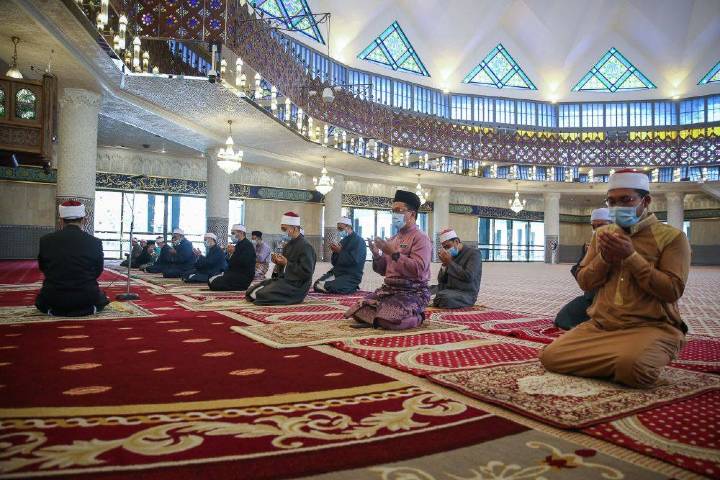foreign workers can took part in salah in mosque in Malaysia