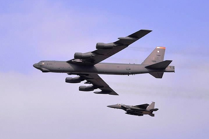 Russian fighter jets American, B-52 aircraft