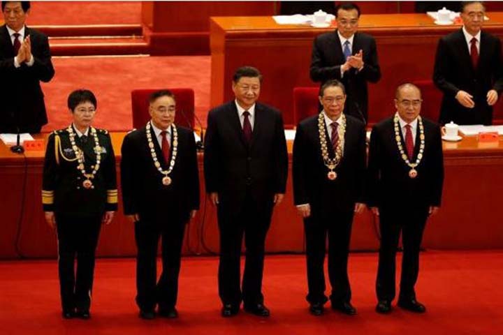The President of China awarded gold medals to 4 doctors