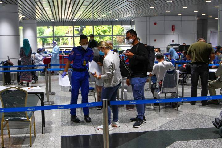Entry ban relaxed on expats, professional visit pass-holders from 23 countries including Bangladesh