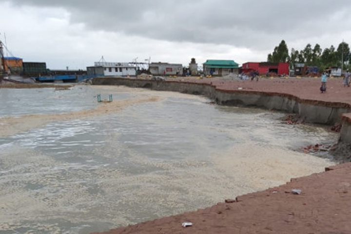 At Shimulia Ghat, the Padma broke again and the food hotel disappeared