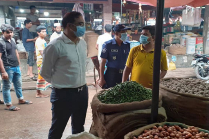 Four onion traders fined in Tangail,