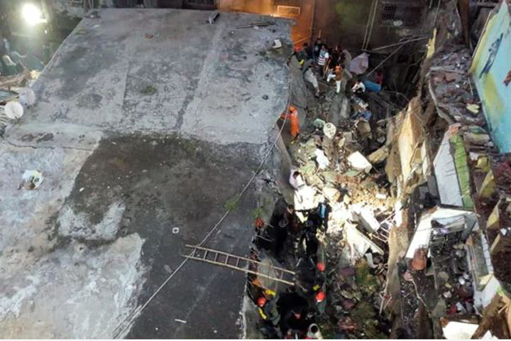 At least 10 people were killed in a building collapse in Mumbai