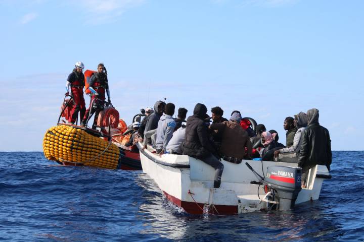 13 migrants dead after boat sinks off Libya coast