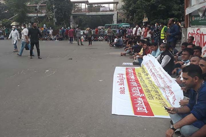 Demand for arrest of Nur: Blockade of Muktijuddha Mancha in Shahbag