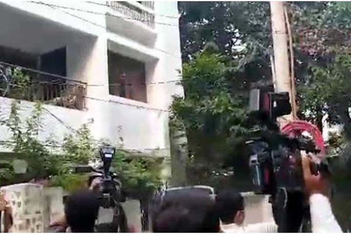 Throwing eggs and stones at Mirza Fakhrul's house!