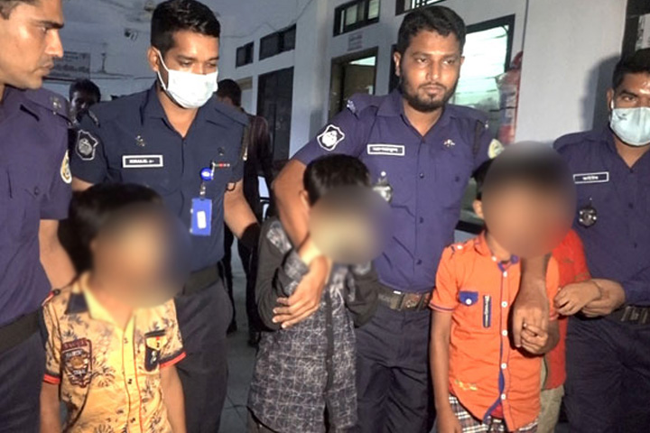 Accused children with police