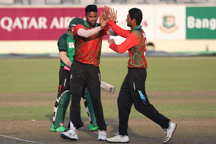 'Fast bowlers' performance raises hopes'