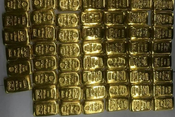 Gold seized under the seat of the plane