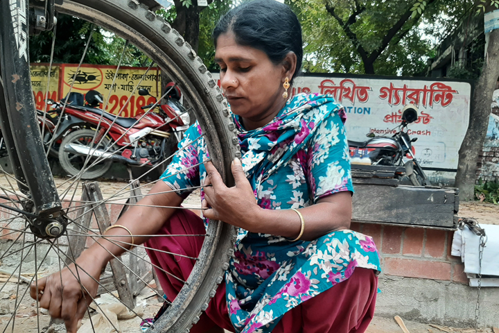 Bicycle mechanic Nazma Begum