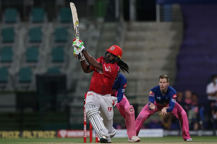Gayle regrets 1 run on the day of completing 1 thousand sixes