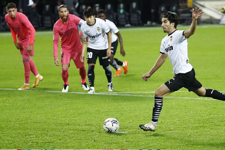 Carlos Soler GOAL vs Real Madrid 1-4 Valencia