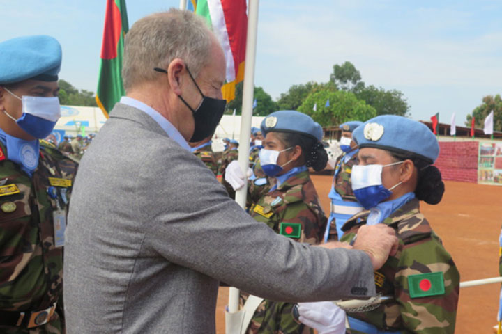 UN awards 861 Bangladeshi armed forces personnel