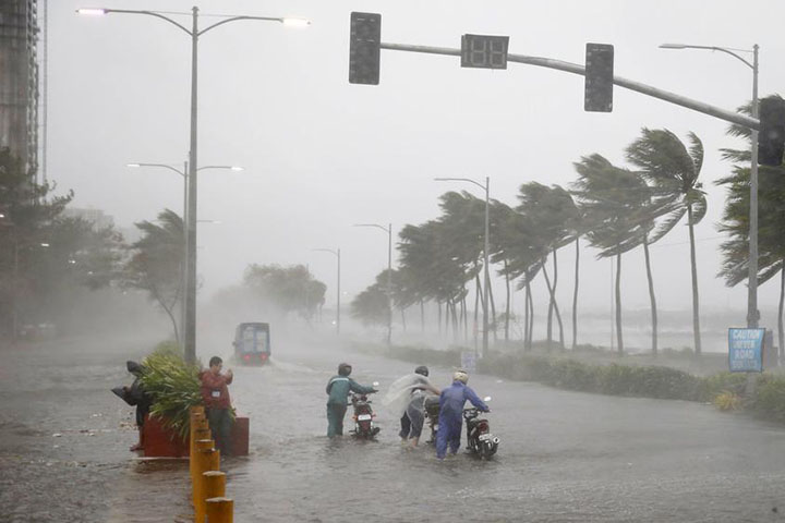 Strong typhoon kills 6 in Philippines
