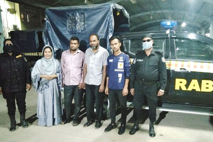 4 detained with 25 kg of cannabis and private car in Bagerhat