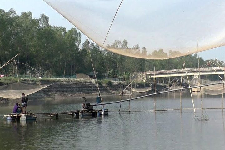 5 dredgers are running in one kilometer of Dhaleshwari river