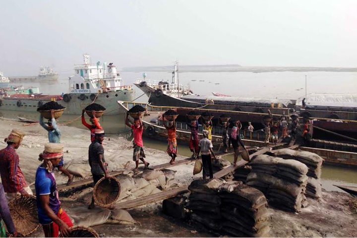 Open unloading of coal at Nagarbarighat: Health and environment at risk
