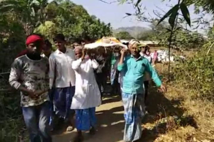 Cremation of a Hindu man in the village of Asansol was attended by Muslims