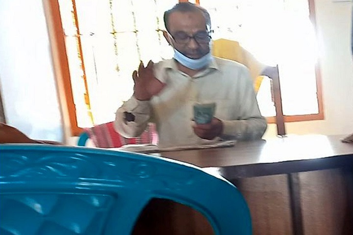 The land officer, who took bribe, in Bhurungamari, rtv news
