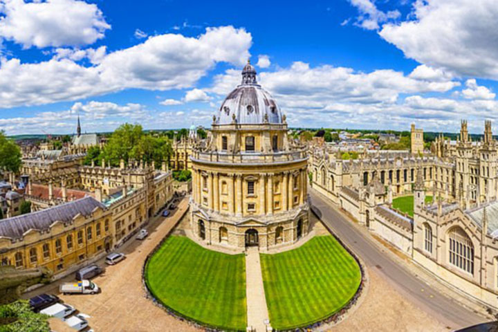 Oxford University considers a ban on romantic and sexual contact between lecturers and students