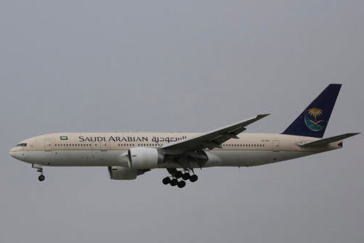Saudi Arabia extends suspension of international flights by another week