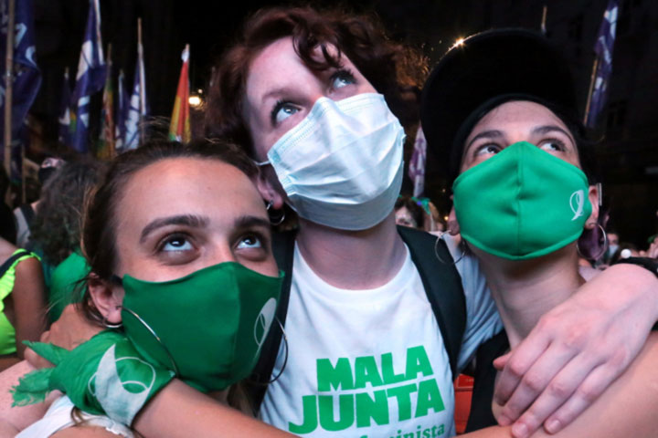 Argentine Senate approves bill to legalise abortion